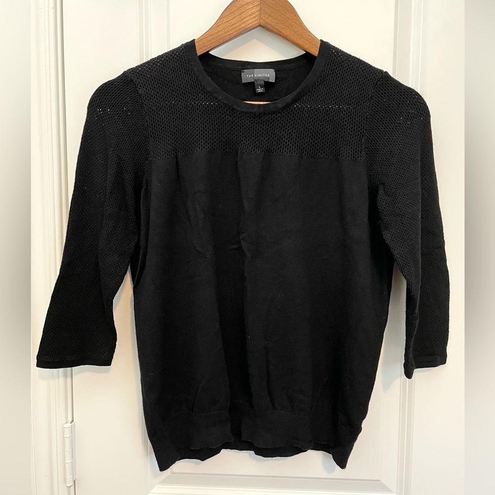 THE LIMITED black long sleeve patterned pullover sweater. Size L